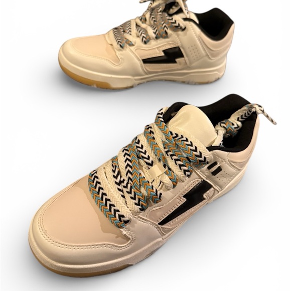 NEW BCBG Cream and Black Women's Sneakers 7 Brand new no box! - Picture 3 of 6